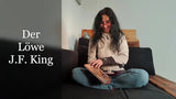 Die Autorin Ursula Madella-Mella mit dem Kinderbuch Der Löwe J.F. King